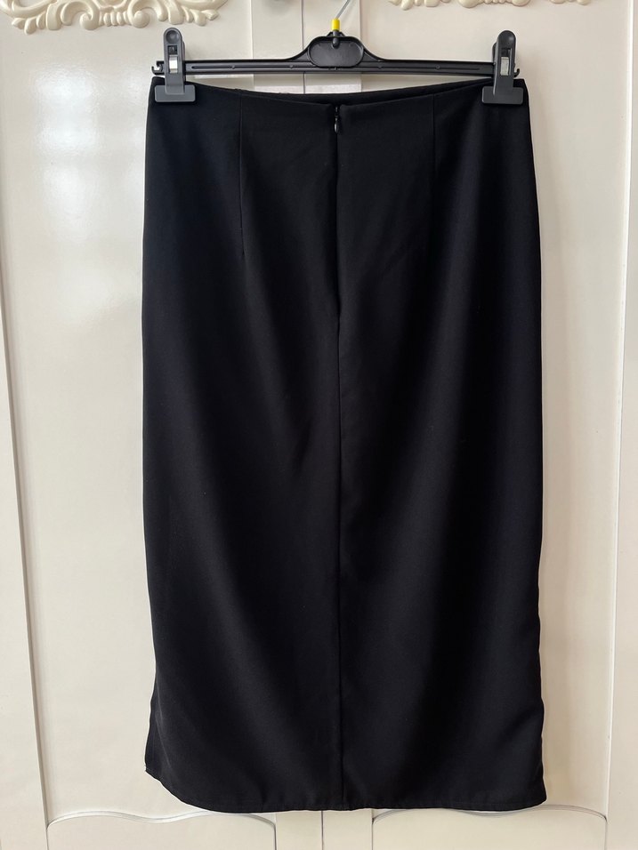 LC Waikiki Classic Yırtmaçlı Siyah Etek - Görsel 3