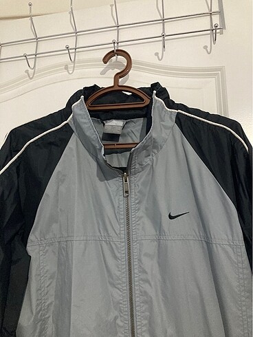 Nike yağmurluk