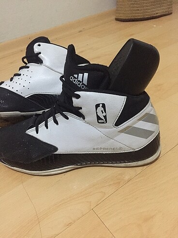 Adidas basketbol ayakkabısı