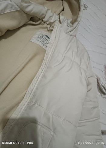 Kadın Beyaz Kapüşonlu Fermuarlı Kış Ceketi - Görsel 2