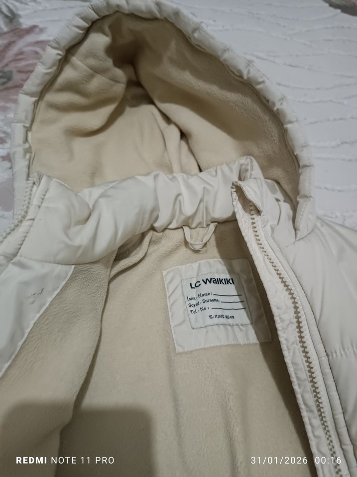 Kadın Beyaz Kapüşonlu Fermuarlı Kış Ceketi - Görsel 3