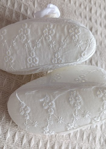 Beyaz Nakışlı Kız Bebek İlk Adım Ayakkabısı - Görsel 2