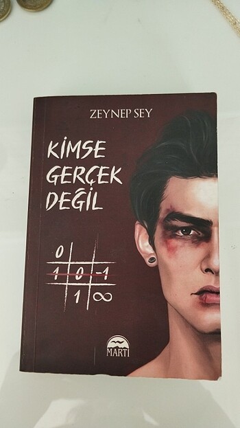 Kimse gerçek değil (cep boy) 