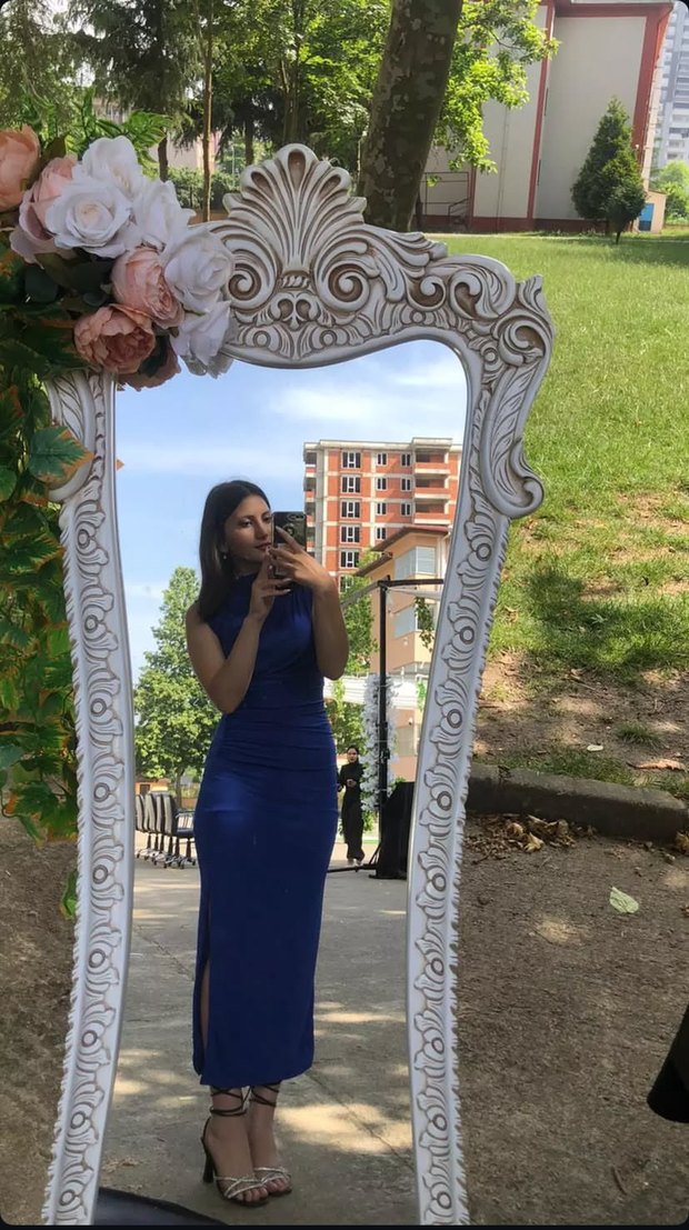 Mavi Drapeli Yüksek Yakalı Uzun Elbise - Görsel 3