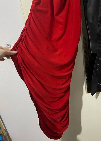 Drapeli Kırmızı Uzun Straplez Elbise - Görsel 5