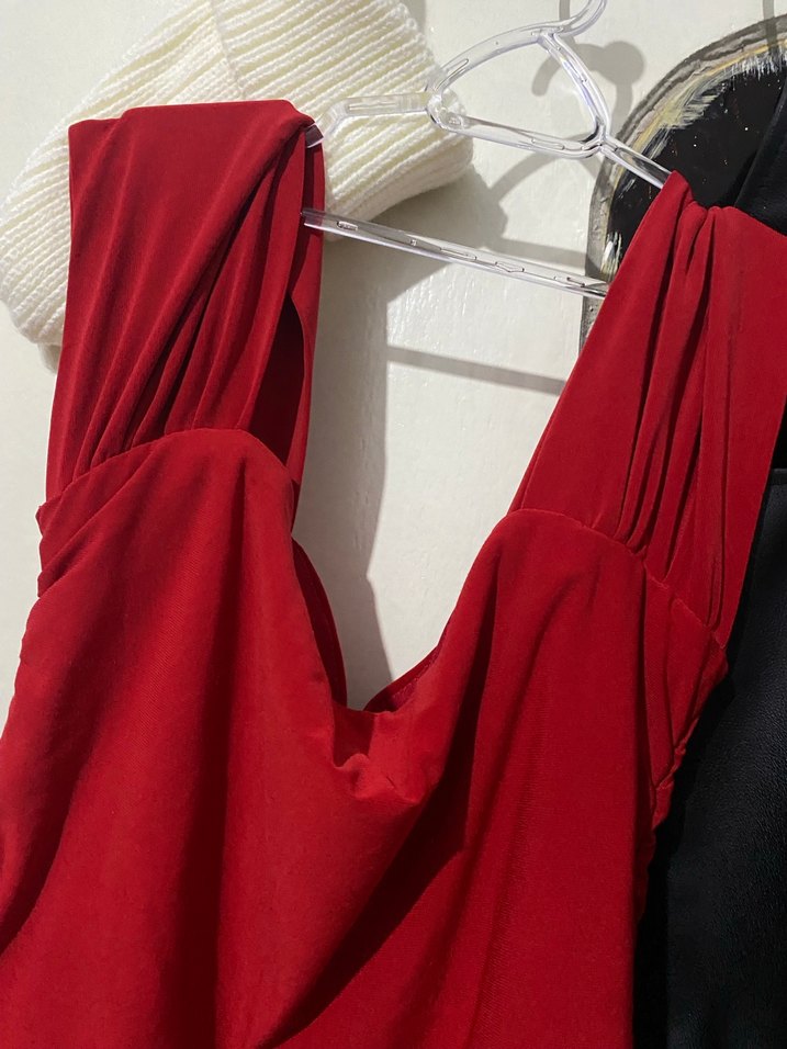 Drapeli Kırmızı Uzun Straplez Elbise - Görsel 3