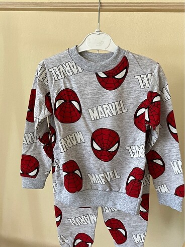 Örümcek adam pijama takımı
