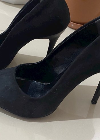 Siyah Süet Tokalı Stiletto Topuklu Kadın Ayakkabı