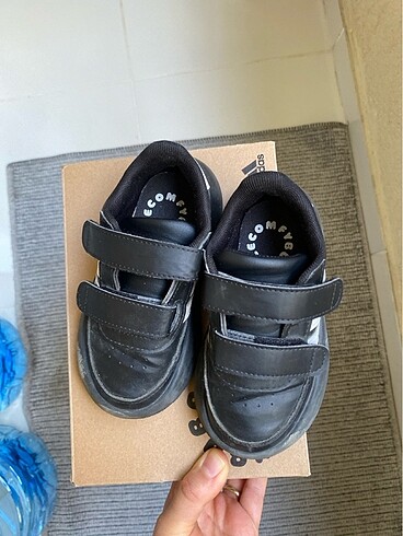25 Beden Adidas çocuk ayakkabısı