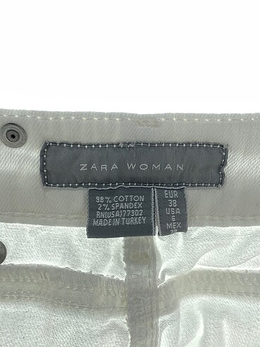38 Beden beyaz Renk Zara Bermuda / Kapri %70 İndirimli.