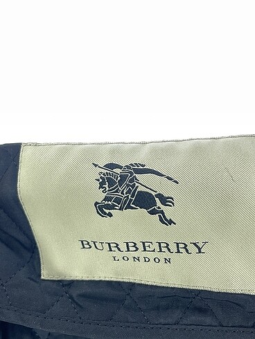 38 Beden siyah Renk Burberry Kaban %70 İndirimli.