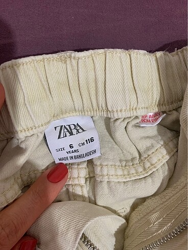 6 Yaş Beden Zara krem rengi çocuk pantolon