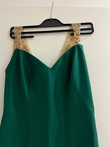 Arkası Kelebek Desenli Zümrüt Yeşili Abiye - Görsel 3