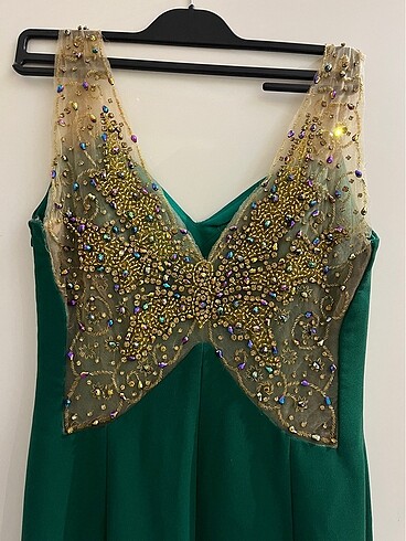 Arkası Kelebek Desenli Zümrüt Yeşili Abiye - Görsel 4