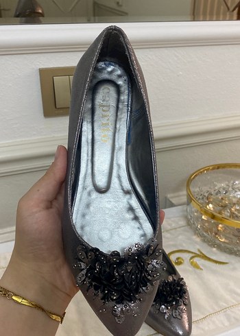 Zara Gri Nakışlı Tokalı Yüksek Topuklu Babet
