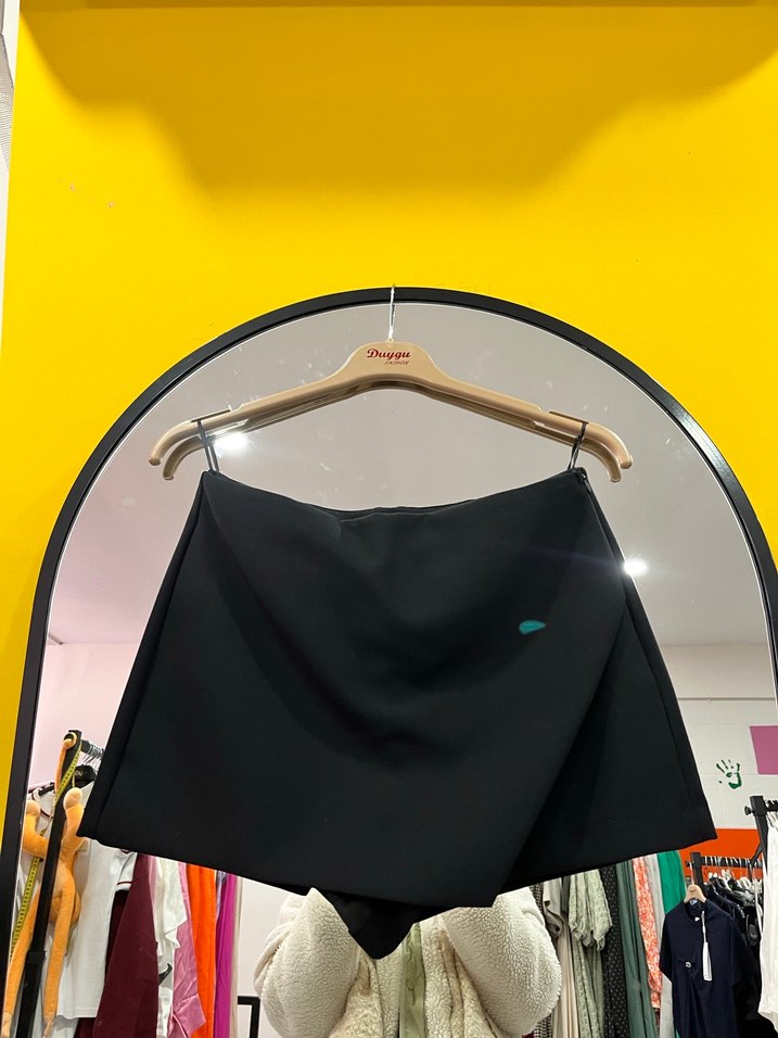 Zara Siyah Asimetrik Mini şort  Etek - Görsel 4