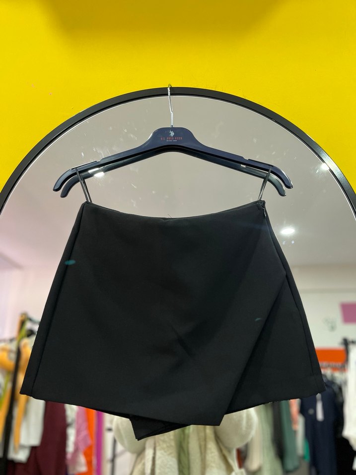 Zara Siyah Mini Asimetrik Şort Etek - Görsel 4