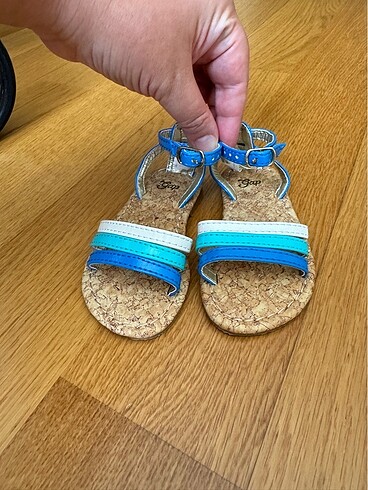 20 Beden Gap baby sandalet hic kullanilmadi !!!