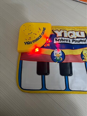 Diğer Işıklı müzikli oyun halısı piyano