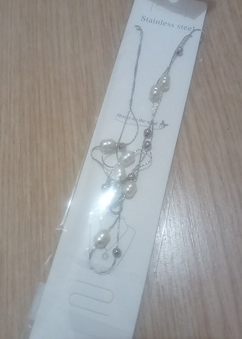 Uzun Beyaz Boncuklu Minimalist Kadın Kolye