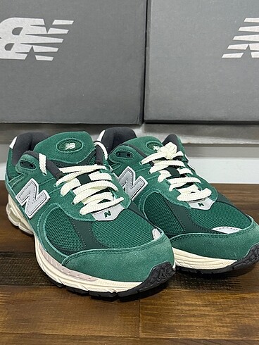 NewBalance 2002R