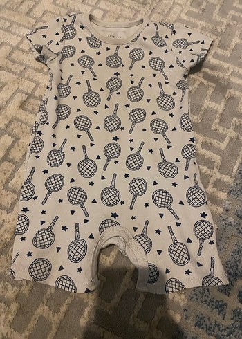 Beyaz Gri Desenli Kısa Kollu Bebek Tulum
