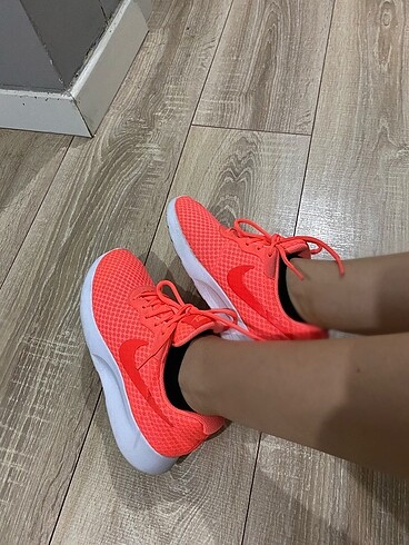 Nike Kadın Yürüyüş Ayakkabısı