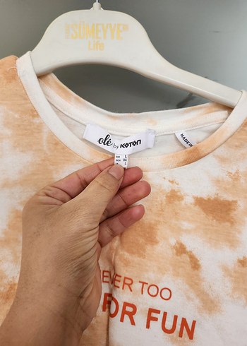 Batik Desenli Bej Tişört - Görsel 2