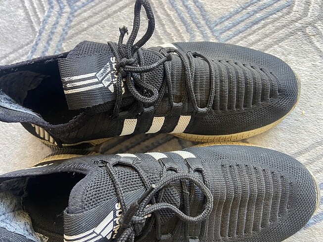 Adidas spor ayakkabısı