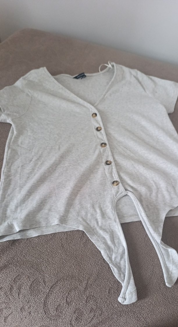 Gri Keten V Yaka Düğmeli Kadın tişört - Görsel 2