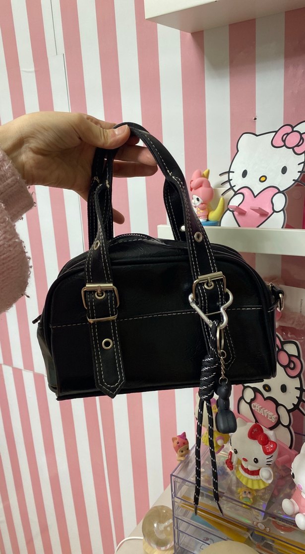 Siyah Deri Tokalı Gotik El Çantası - Görsel 2