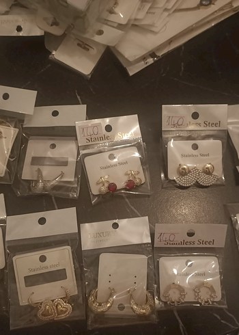 Altın Renkli bileklik küpeler hepsi çelik