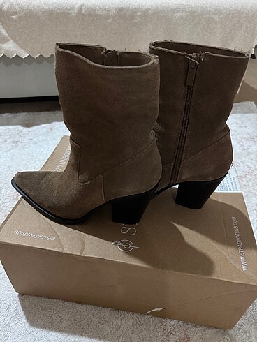 36 Beden STRADIVARIUS DERİ KOVBOY BİLEKTE BOT 36