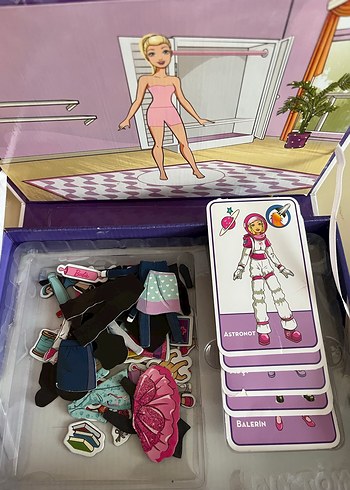 Barbie Manyetik Kıyafet Giydirme Oyunu - Görsel 2