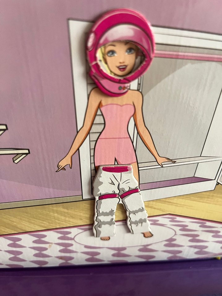 Barbie Manyetik Kıyafet Giydirme Oyunu - Görsel 3