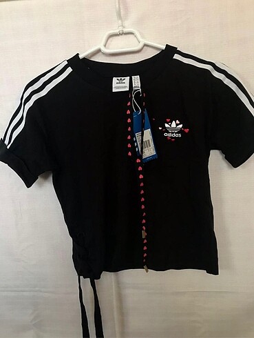 Adidas siyah crop tişört