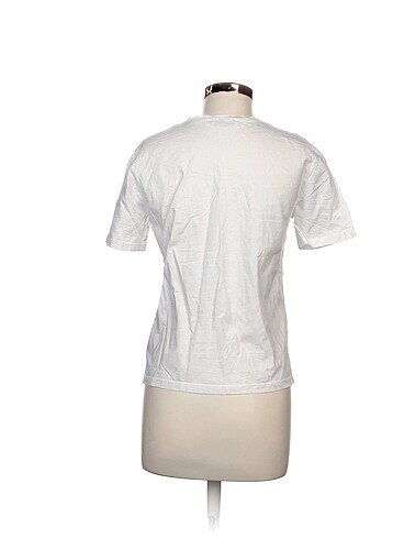s Beden Zara T-shirt %70 İndirimli.