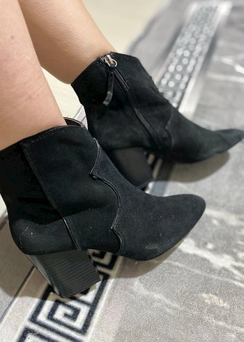 Siyah Süet Kemerli Blok Topuk Bot - Görsel 5