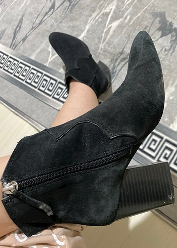 Siyah Süet Kemerli Blok Topuk Bot - Görsel 3