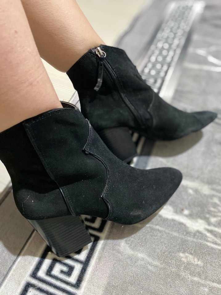 Siyah Süet Kemerli Blok Topuk Bot - Görsel 5