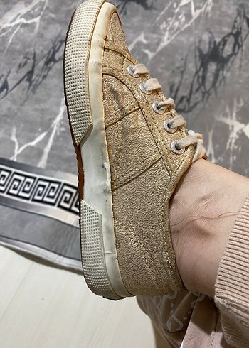 Altın Parlak Kadın Spor Ayakkabı - Görsel 4