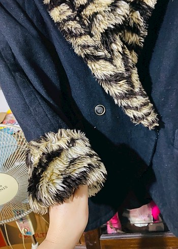 BAGGI Siyah Kaban, Kürklü Yaka Detaylı - Görsel 3