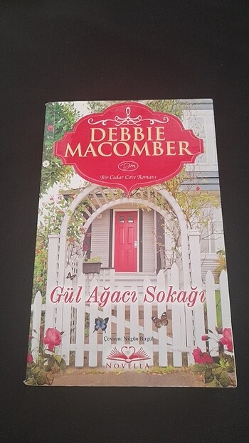 DEBBIE MACOMBER Gül Ağacı Sokağı