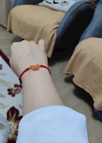 Kelebek Figürlü Kırmızı Boncuklu Bileklik - Görsel 3