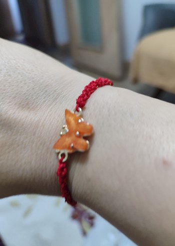 Kelebek Figürlü Kırmızı Boncuklu Bileklik - Görsel 2