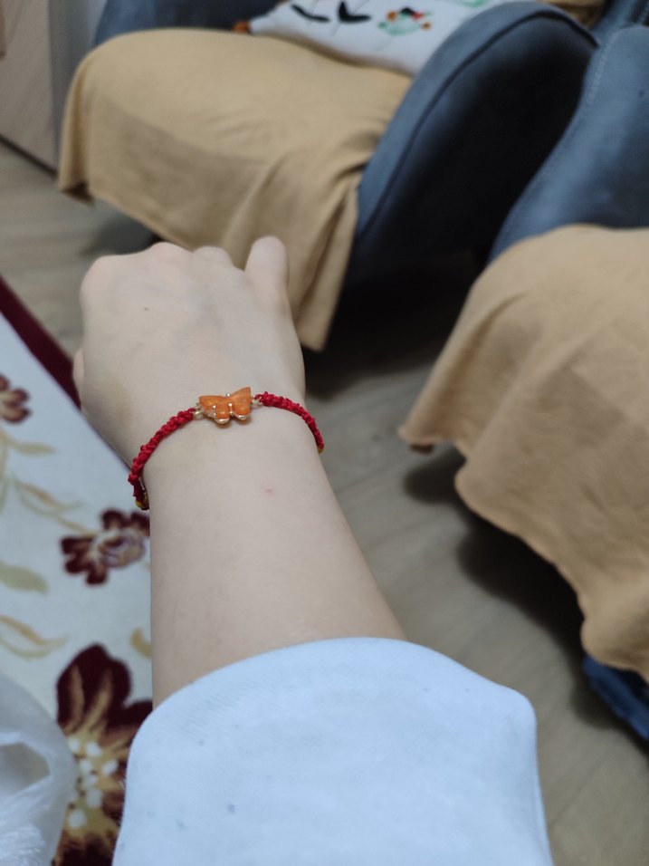 Kelebek Figürlü Kırmızı Boncuklu Bileklik - Görsel 3