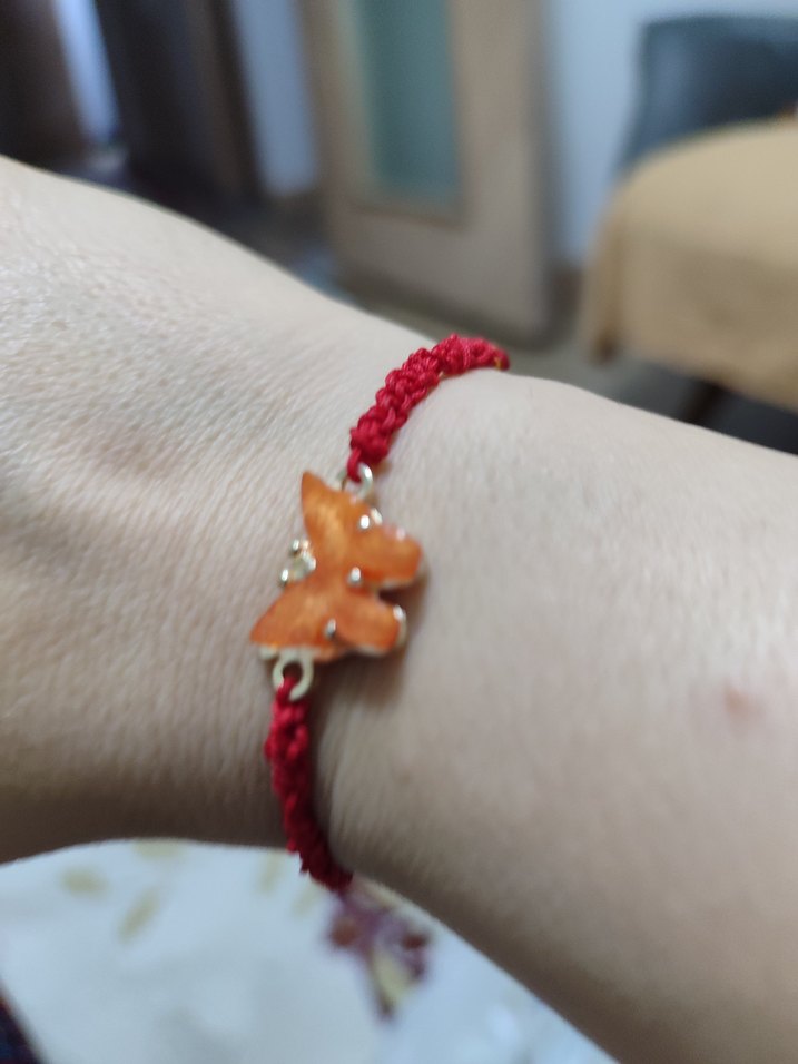 Kelebek Figürlü Kırmızı Boncuklu Bileklik - Görsel 2
