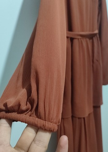 Uzun Kat Katlı Kadın Kiremit Elbise - Görsel 4