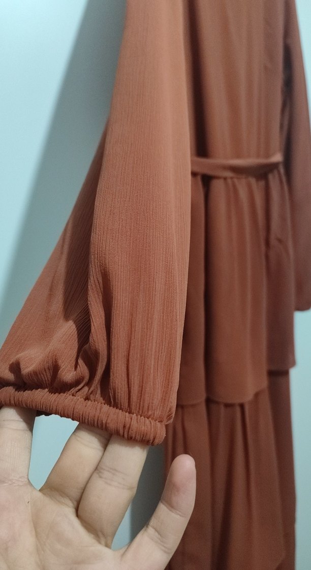 Uzun Kat Katlı Kadın Kiremit Elbise - Görsel 4