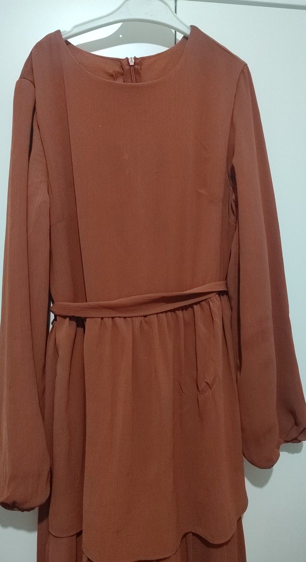 Uzun Kat Katlı Kadın Kiremit Elbise - Görsel 3